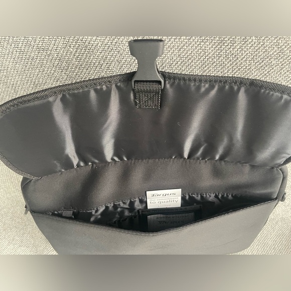 Targus Black and Gray Laptop Bag with Front Flap Closure - Picture 6 of 16